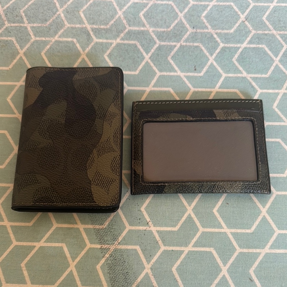 Coach Green and Gray Key Card Holder Accessory